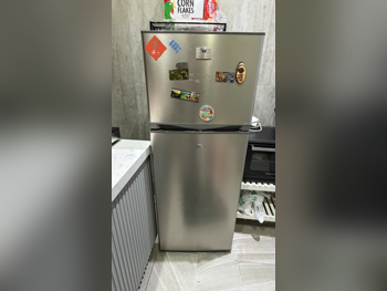 WhirlPool  Top Freezer Refrigerator  - Silver
