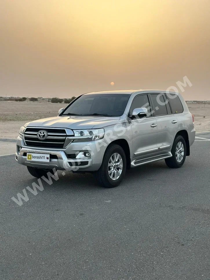 Toyota Land Cruiser GXR 2019 Automatic 161,000 Km 8 Cylinder Four Wheel Drive (4WD) SUV Silver