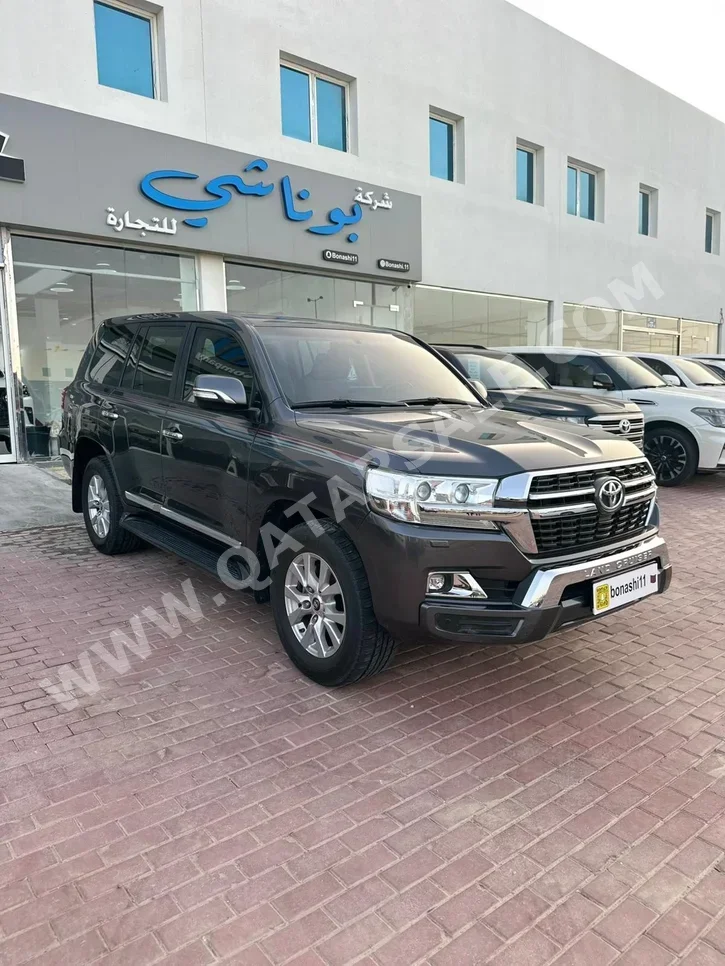 Toyota Land Cruiser GXR 2021 Automatic 137,000 Km 8 Cylinder Four Wheel Drive (4WD) SUV Gray