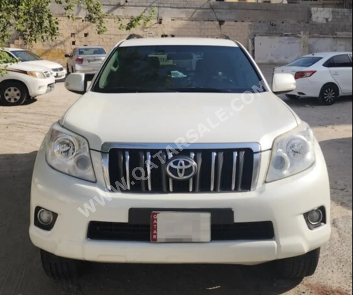 Toyota Prado TXL 2012 Automatic 315,000 Km 6 Cylinder Four Wheel Drive (4WD) SUV White and Gray