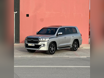 Toyota  Land Cruiser  VXR  2021  Automatic  24,000 Km  8 Cylinder  Four Wheel Drive (4WD)  SUV  Silver