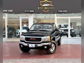 GMC  Sierra  2500 HD  2006  Automatic  282,000 Km  8 Cylinder  Four Wheel Drive (4WD)  Pick Up  Black