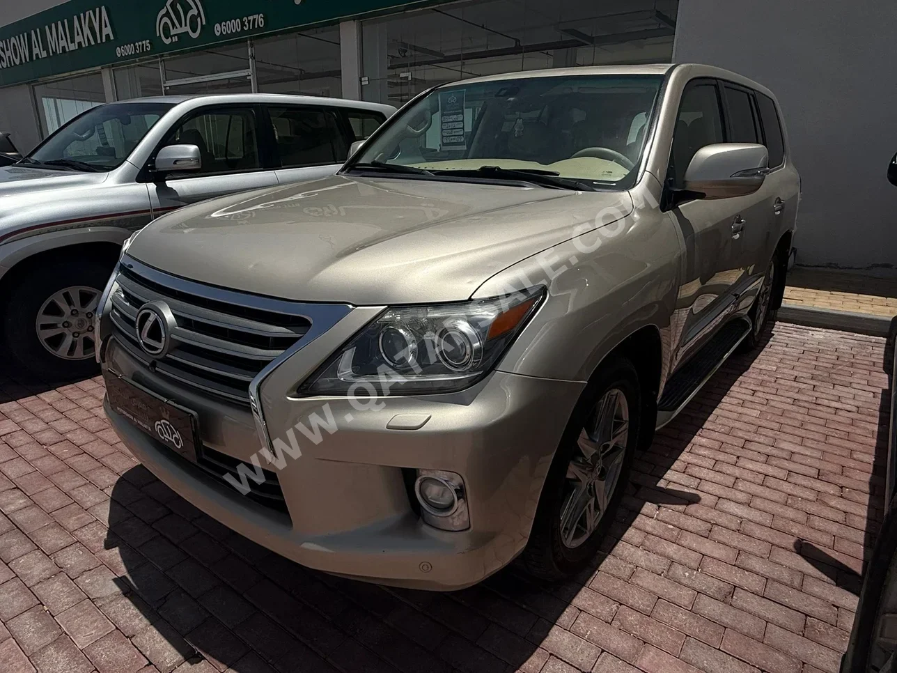 Lexus LX 570 2014 Automatic 448,000 Km 8 Cylinder Four Wheel Drive (4WD) SUV Gold