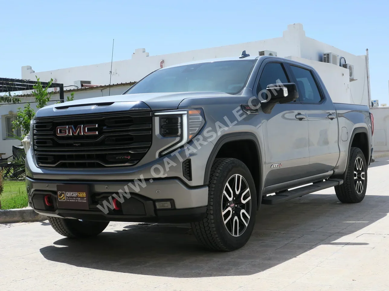GMC Sierra AT4 2024 Automatic 93,000 Km 8 Cylinder Four Wheel Drive (4WD) Pick Up Gray With Warranty