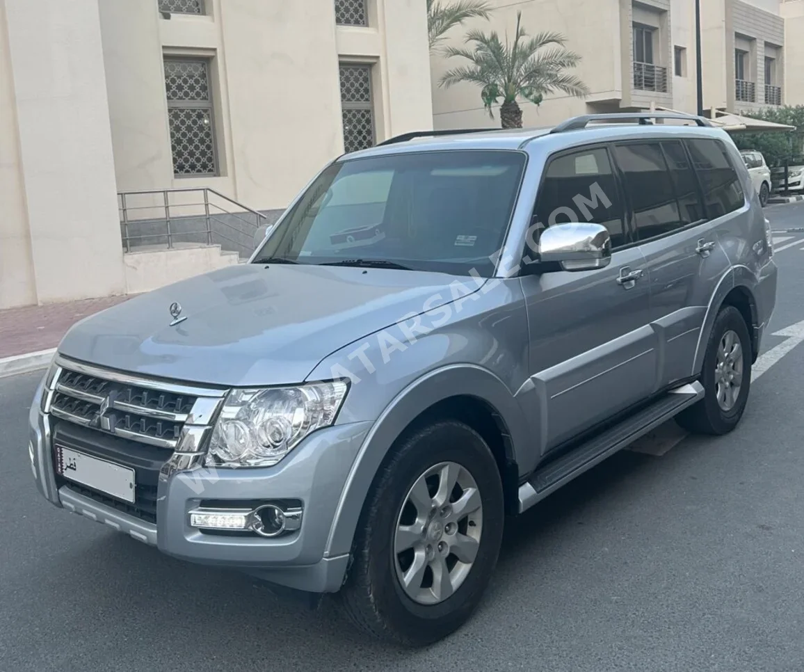 Mitsubishi Pajero 3.5 2016 Automatic 256,000 Km 6 Cylinder Four Wheel Drive (4WD) SUV Silver