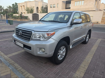 Toyota Land Cruiser GXR 2013 Automatic 342,000 Km 8 Cylinder Four Wheel Drive (4WD) SUV Silver