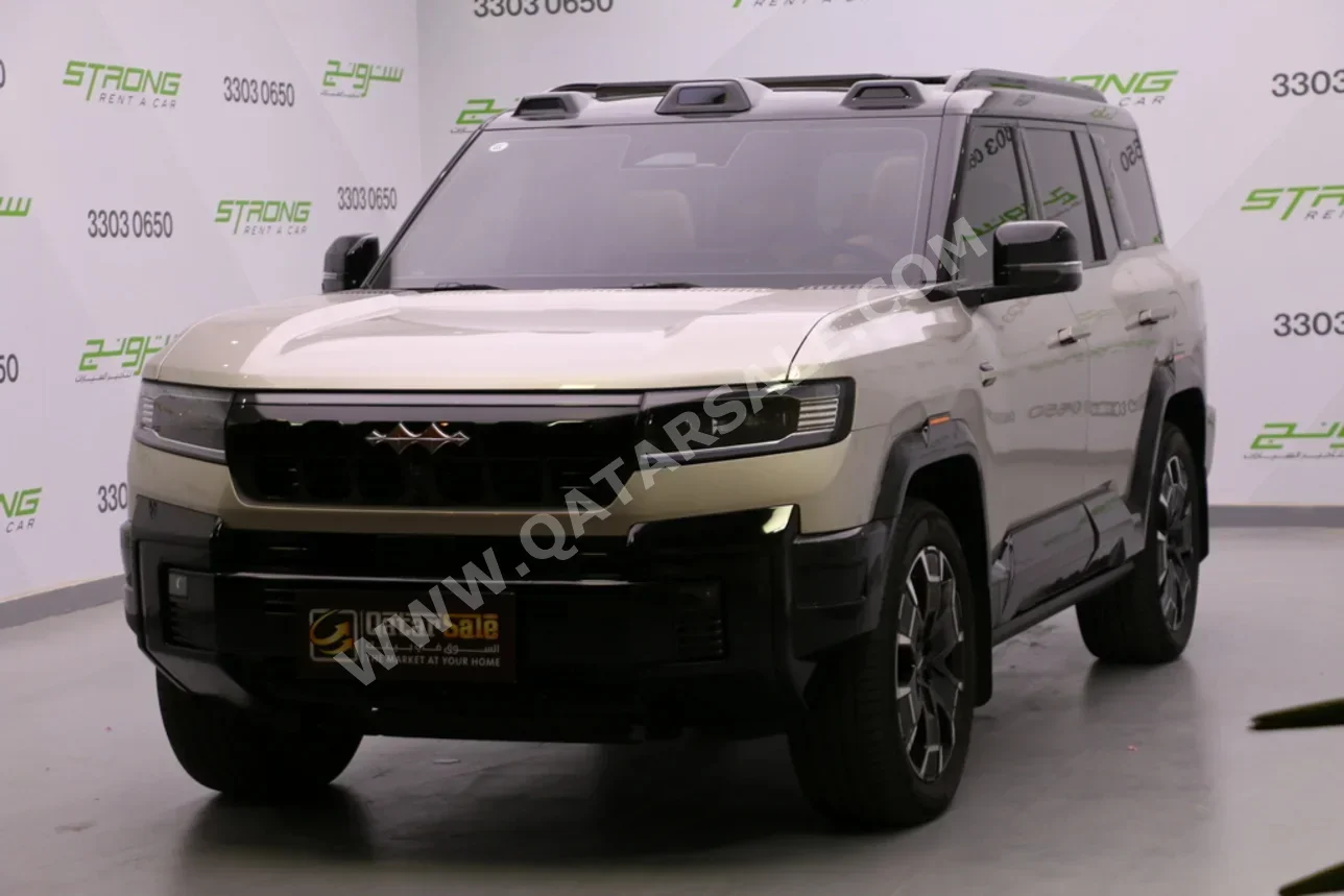 BYD  Leopard 8  Flagship  2025  Automatic  30,000 Km  4 Cylinder  Four Wheel Drive (4WD)  SUV  Beige