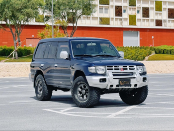 ميتسوبيشي  باجيرو  GLS  1998  عادي  300,000 كم  6 سلندر  دفع رباعي  اس يو في  ازرق