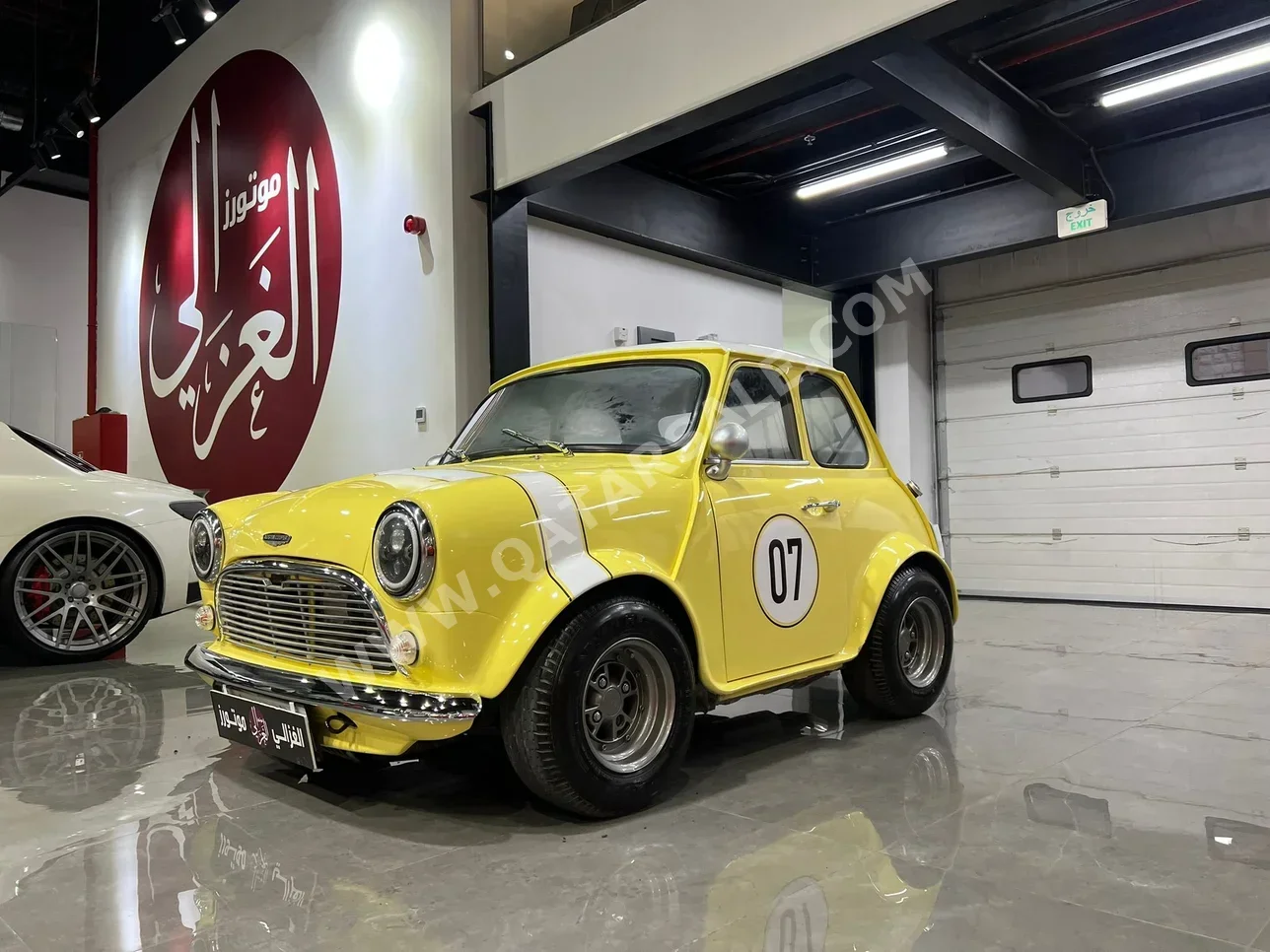 Mini  Cooper  1975  Automatic  65,000 Km  4 Cylinder  Front Wheel Drive (FWD)  Hatchback  Yellow