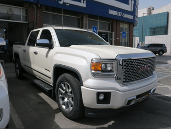 GMC Sierra Denali 2015 Automatic 204,000 Km 8 Cylinder Four Wheel Drive (4WD) Pick Up White