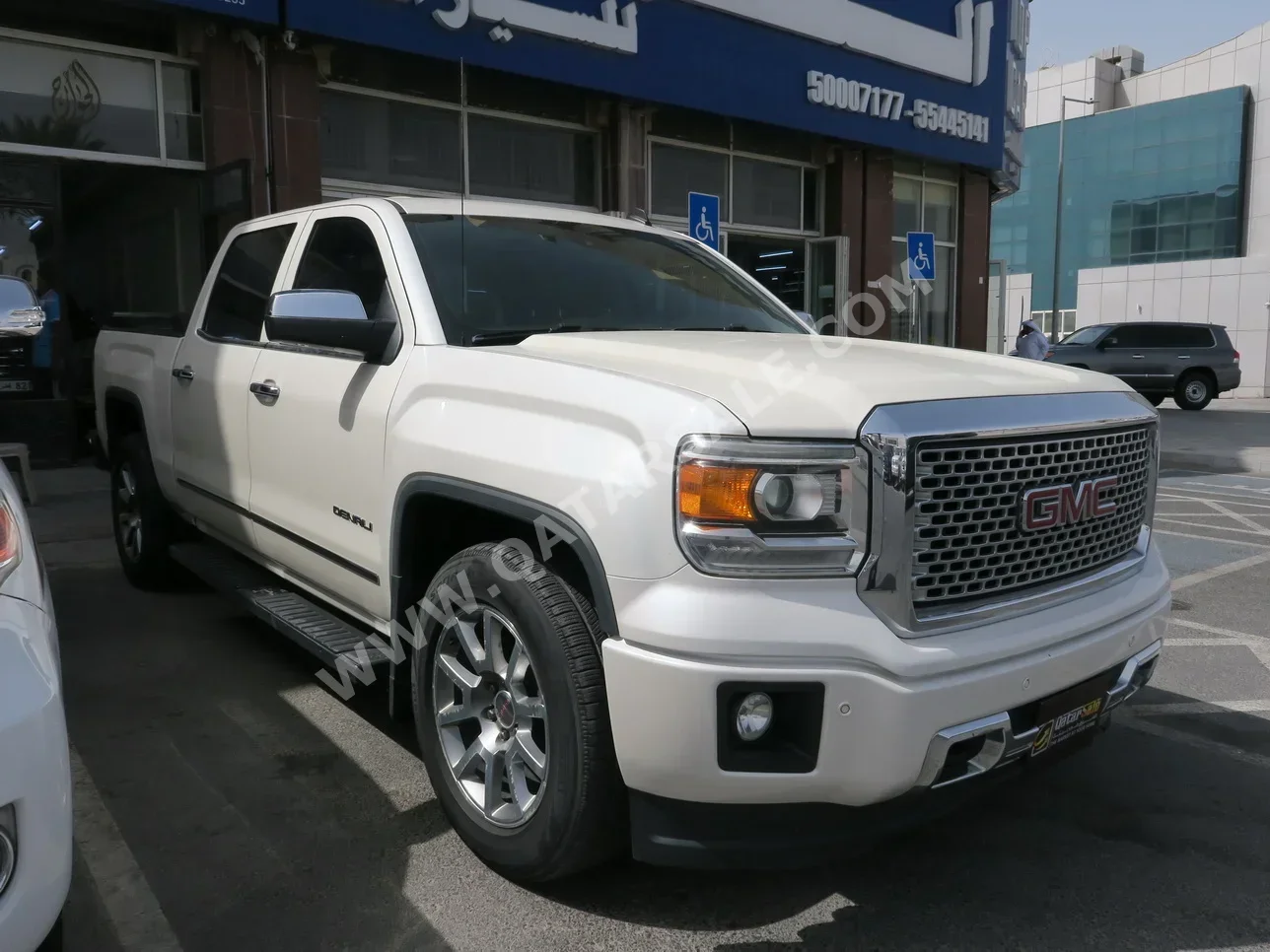 GMC Sierra Denali 2015 Automatic 204,000 Km 8 Cylinder Four Wheel Drive (4WD) Pick Up White