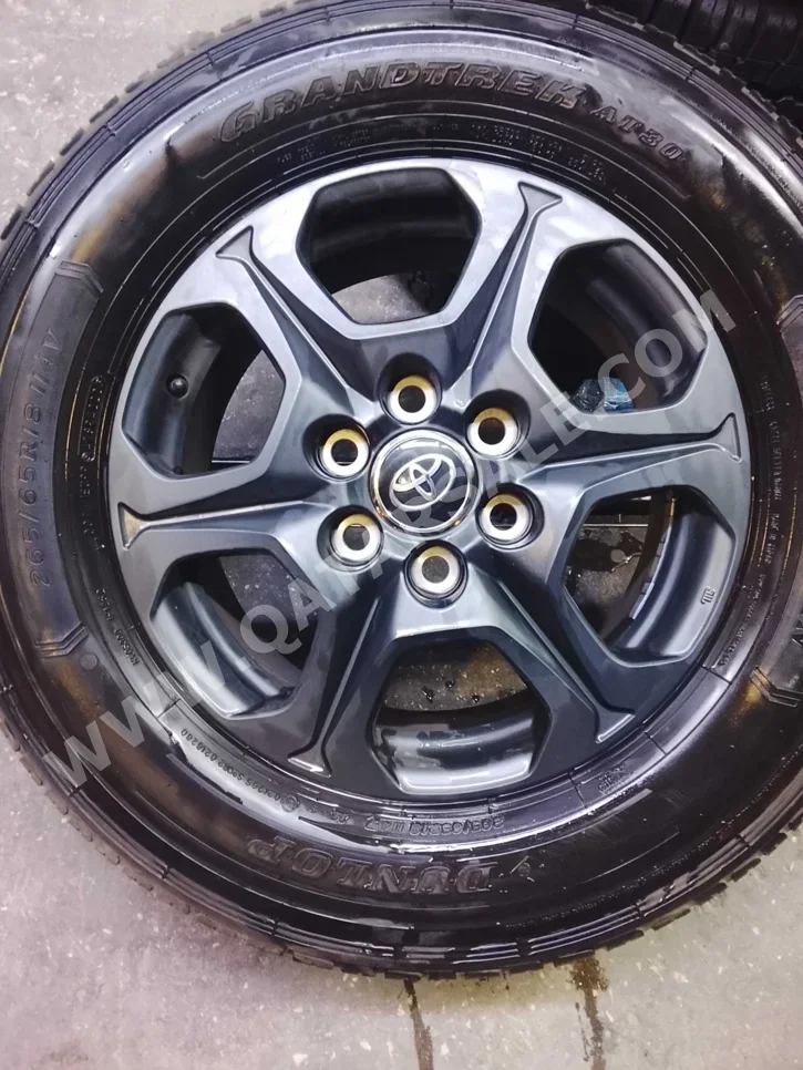 Tire & Rims Dunlop Made in Japan / 4 Seasons 18"