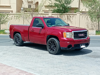 GMC  Sierra  2008  Automatic  370,000 Km  8 Cylinder  Four Wheel Drive (4WD)  Pick Up  Red