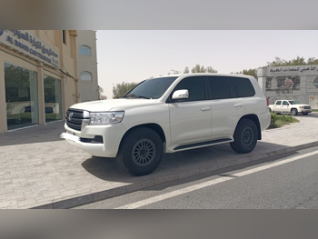 Toyota  Land Cruiser  GX  2016  Automatic  380,000 Km  6 Cylinder  Four Wheel Drive (4WD)  SUV  White