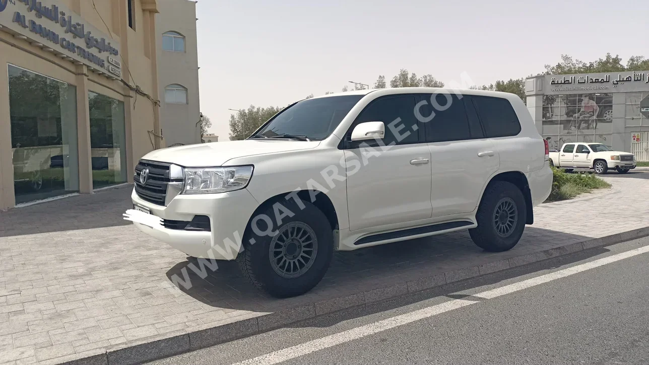 Toyota Land Cruiser GX 2016 Automatic 380,000 Km 6 Cylinder Four Wheel Drive (4WD) SUV White