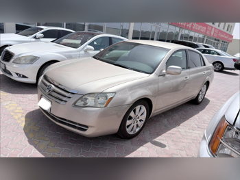 Toyota  Avalon  XL  2006  Automatic  100,000 Km  6 Cylinder  Front Wheel Drive (FWD)  Sedan  Gold
