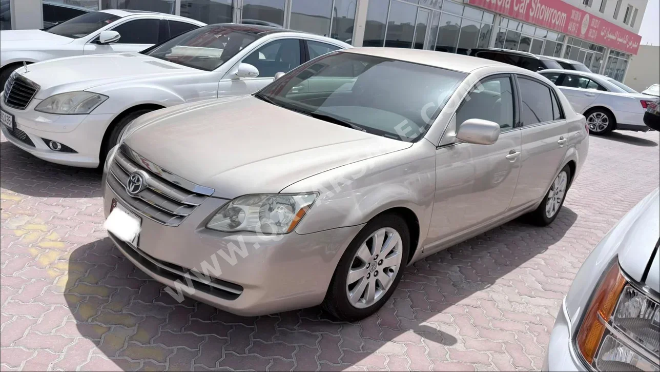 Toyota Avalon XL 2006 Automatic 100,000 Km 6 Cylinder Front Wheel Drive (FWD) Sedan Gold