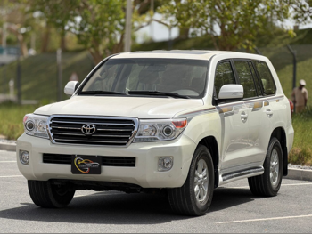 Toyota  Land Cruiser  GXR  2015  Automatic  246,000 Km  8 Cylinder  Four Wheel Drive (4WD)  SUV  White