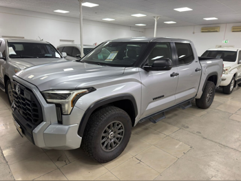Toyota  Tundra  2025  Automatic  40,000 Km  6 Cylinder  Four Wheel Drive (4WD)  Pick Up  Silver