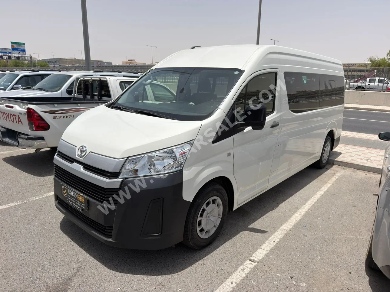 Toyota Hiace 2022 Manual 220,000 Km 4 Cylinder Rear Wheel Drive (RWD) Van / Bus White