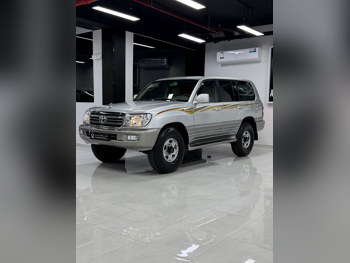 Toyota  Land Cruiser  VXR  2006  Manual  120,000 Km  8 Cylinder  Four Wheel Drive (4WD)  SUV  Silver