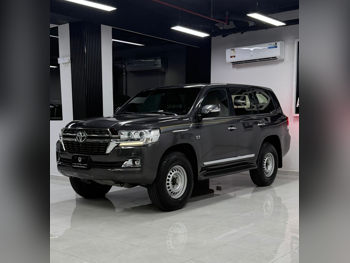 Toyota  Land Cruiser  VXR  2021  Automatic  189,000 Km  8 Cylinder  Four Wheel Drive (4WD)  SUV  Gray