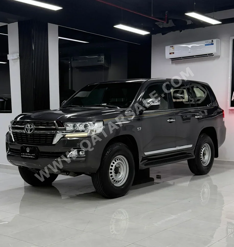 Toyota Land Cruiser VXR 2021 Automatic 189,000 Km 8 Cylinder Four Wheel Drive (4WD) SUV Gray