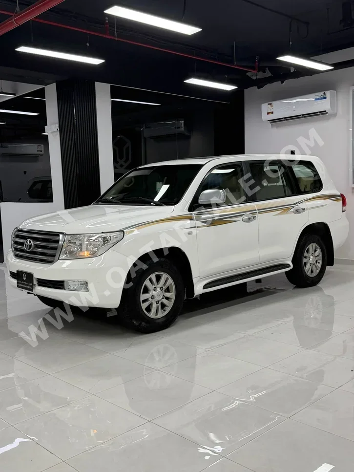 Toyota Land Cruiser VXR 2009 Automatic 700,000 Km 8 Cylinder Four Wheel Drive (4WD) SUV White