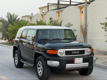Toyota  FJ Cruiser  2014  Automatic  430,000 Km  6 Cylinder  Four Wheel Drive (4WD)  SUV  Black