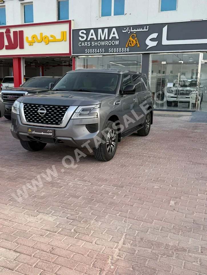 نيسان باترول أكس أي 2024 اوتوماتيك 79,000 كم 6 سلندر دفع رباعي اس يو في رمادي