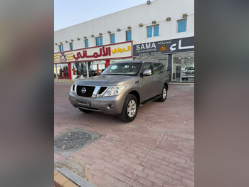 نيسان  باترول  اس اي  2013  اوتوماتيك  155,000 كم  8 سلندر  دفع رباعي  اس يو في  رمادي