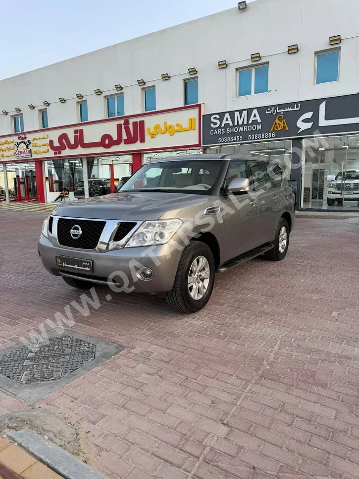 نيسان  باترول  اس اي  2013  اوتوماتيك  155,000 كم  8 سلندر  دفع رباعي  اس يو في  رمادي
