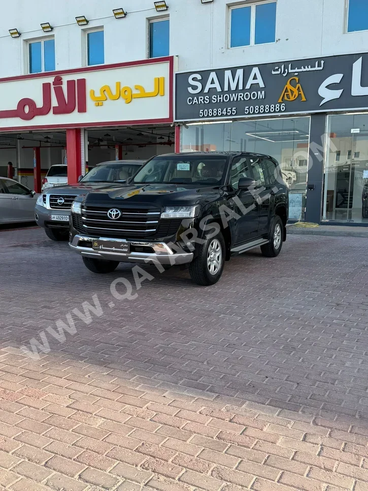 تويوتا لاند كروزر جي اكس 2025 اوتوماتيك 60,000 كم 6 سلندر دفع رباعي اس يو في أسود تحت الضمان