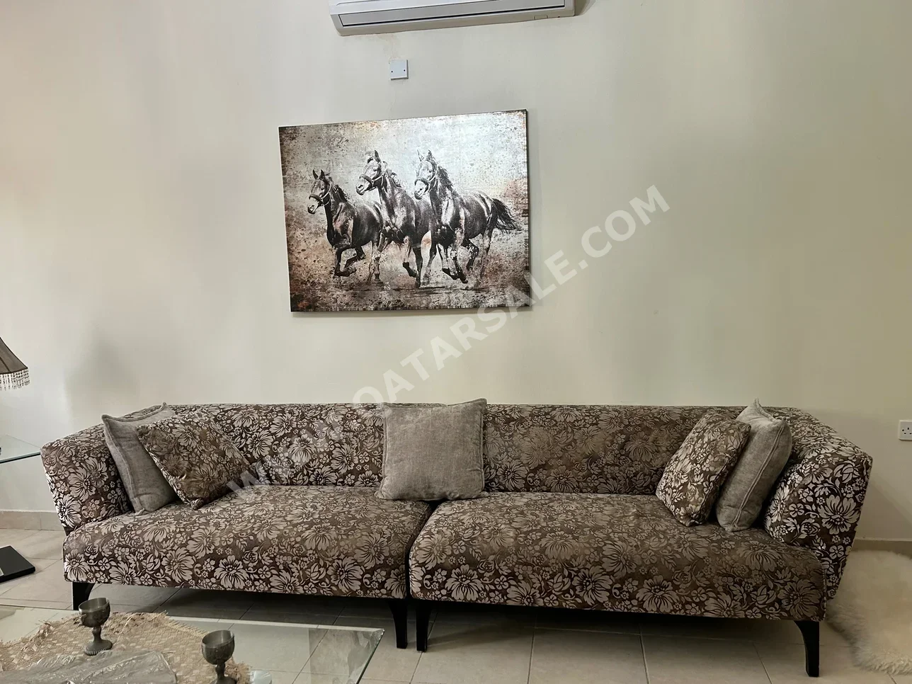 الأرائك والكنب والكراسي كنبة بثلاث مقاعد - اللون البيج