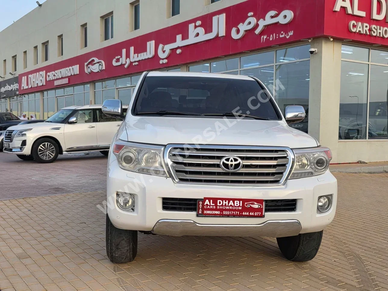 Toyota Land Cruiser VXR 2013 Automatic 294,000 Km 8 Cylinder Four Wheel Drive (4WD) SUV White