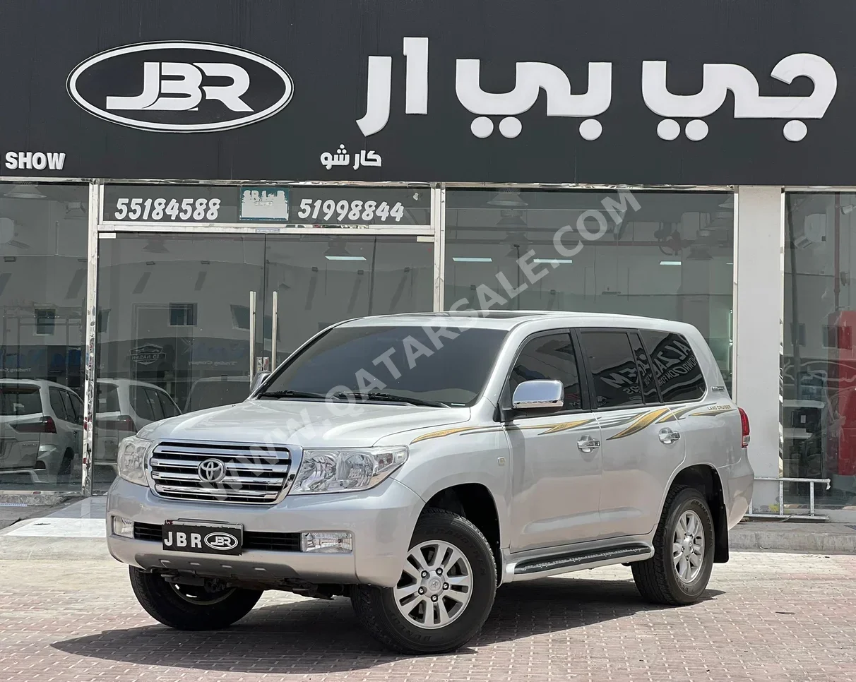 Toyota  Land Cruiser  GXR  2011  Automatic  500,000 Km  8 Cylinder  Four Wheel Drive (4WD)  SUV  Silver