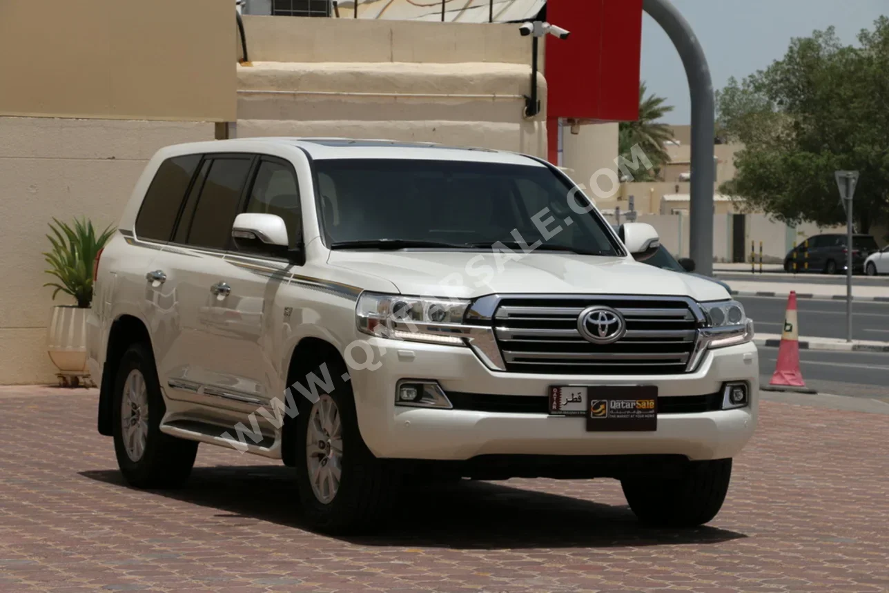 Toyota  Land Cruiser  VXR  2018  Automatic  181,000 Km  8 Cylinder  Four Wheel Drive (4WD)  SUV  White