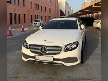 Mercedes-Benz E-Class 200 2017 Automatic 145,000 Km 4 Cylinder Rear Wheel Drive (RWD) Sedan Pearl