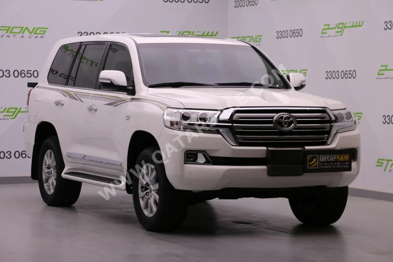 Toyota Land Cruiser VXR 2017 Automatic 387,000 Km 8 Cylinder Four Wheel Drive (4WD) SUV White