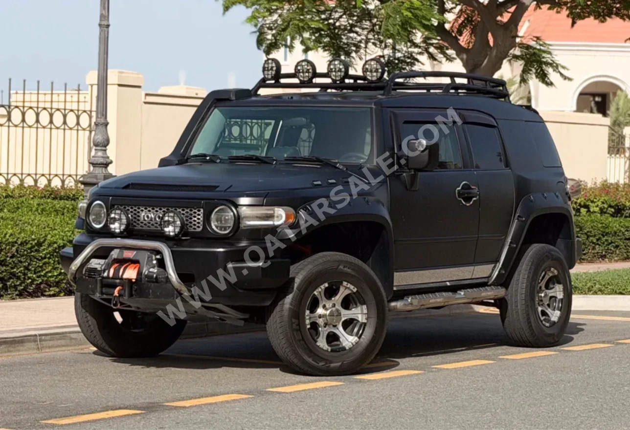 Toyota  FJ Cruiser  2007  Automatic  165,000 Km  6 Cylinder  Four Wheel Drive (4WD)  SUV  Black  With Warranty