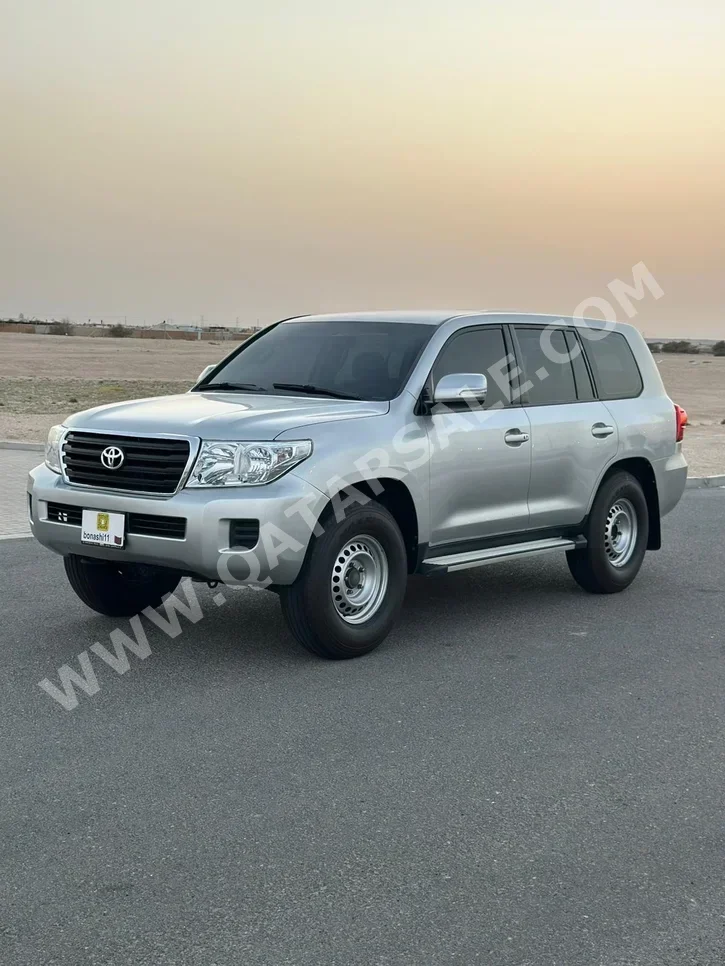 Toyota  Land Cruiser  G  2012  Automatic  300,000 Km  6 Cylinder  Four Wheel Drive (4WD)  SUV  Silver