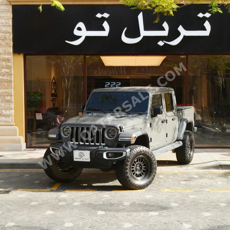 جييب  جلاديتور  2020  اوتوماتيك  258,250 كم  6 سلندر  دفع رباعي  بيكب  رمادي