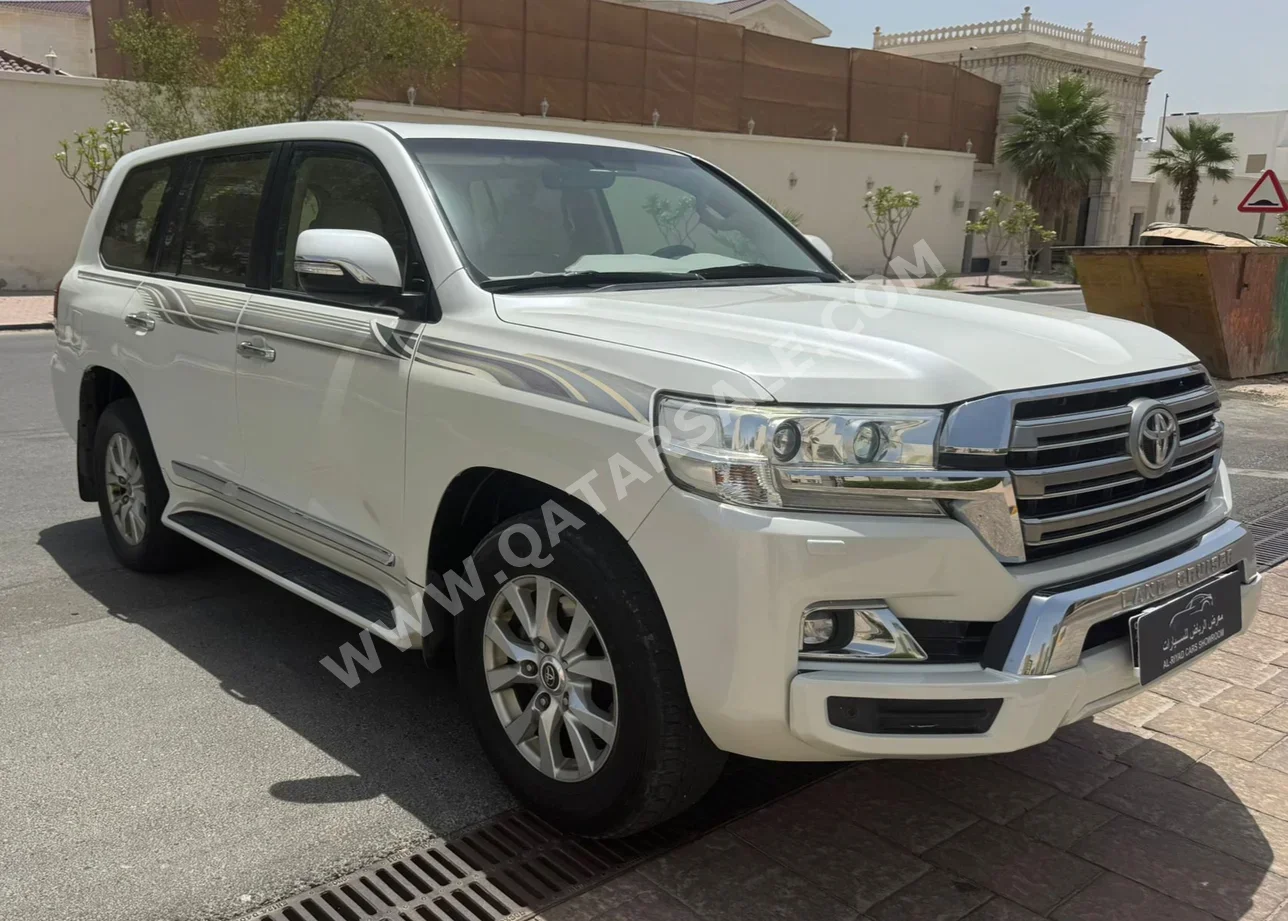 Toyota  Land Cruiser  GXR  2017  Automatic  227,000 Km  8 Cylinder  Four Wheel Drive (4WD)  SUV  White