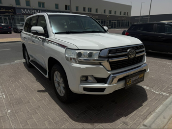 Toyota Land Cruiser GXR 2018 Automatic 188,000 Km 8 Cylinder Four Wheel Drive (4WD) SUV White