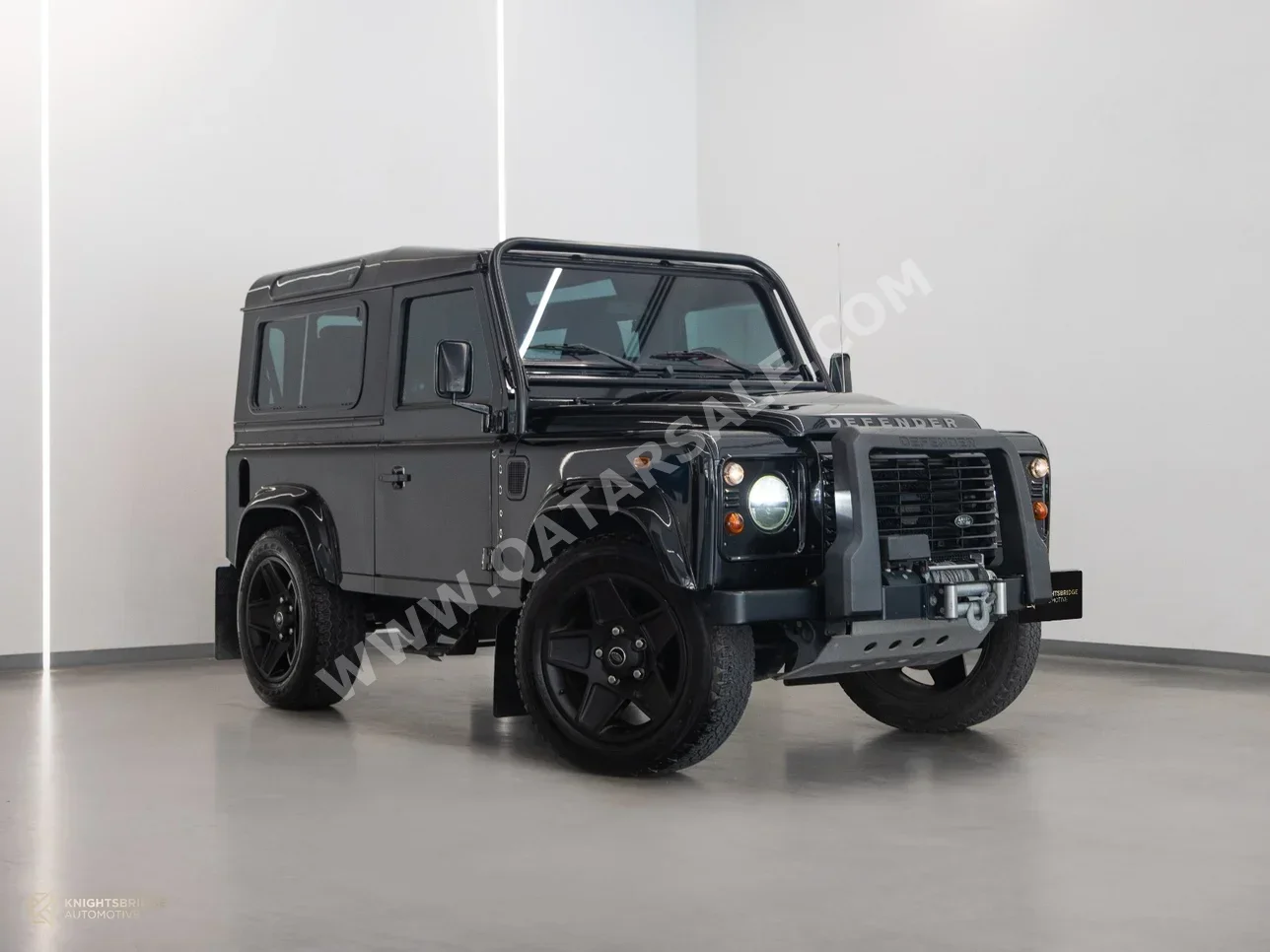 Land Rover  Defender  90  2015  Manual  40,500 Km  4 Cylinder  Four Wheel Drive (4WD)  SUV  Black