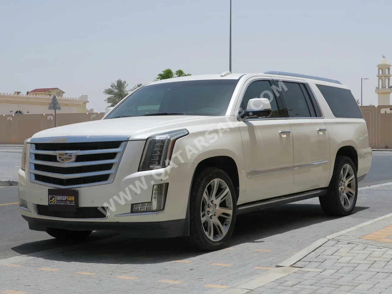 Cadillac  Escalade  2015  Automatic  84,000 Km  8 Cylinder  Four Wheel Drive (4WD)  SUV  White