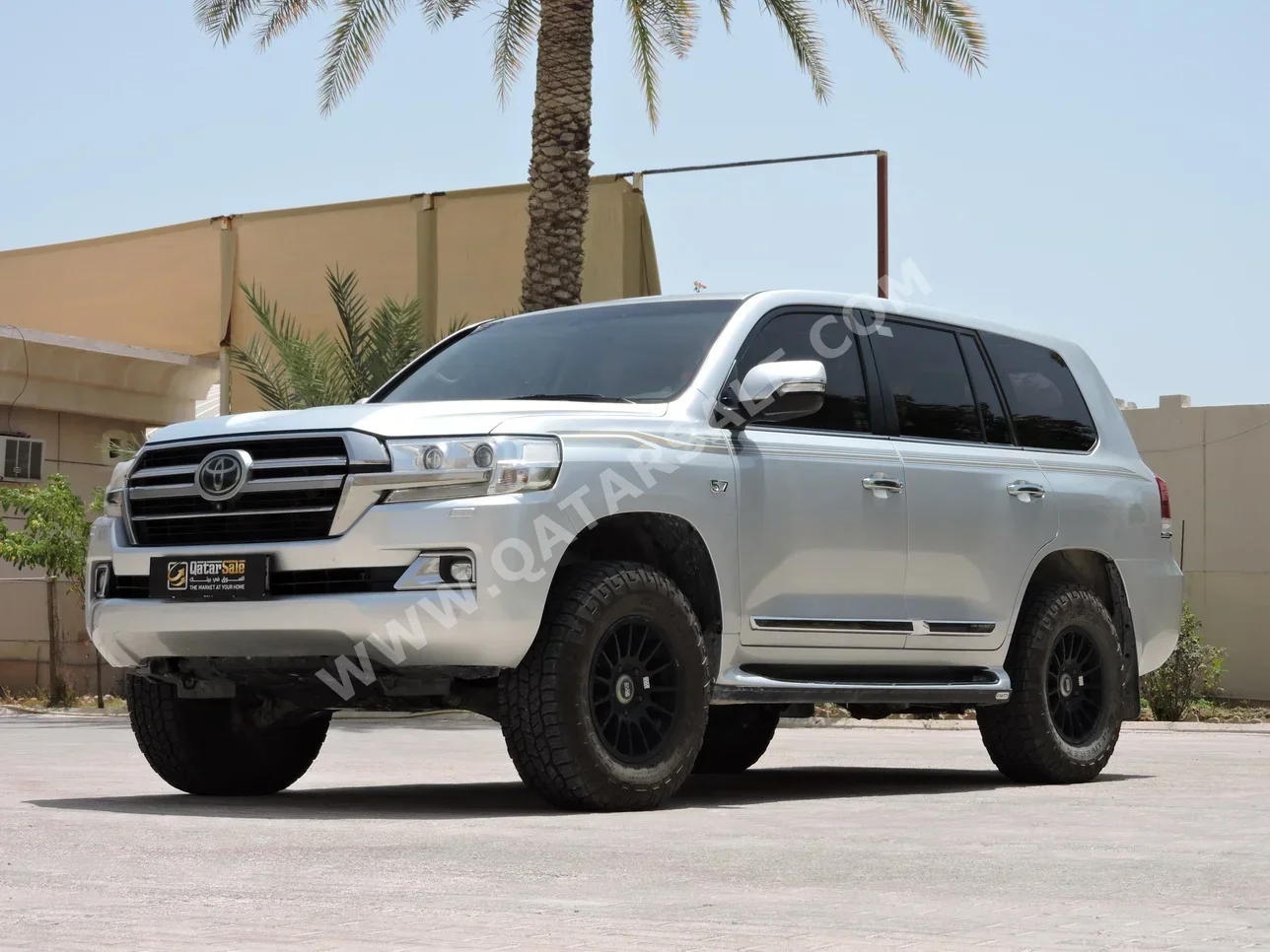 Toyota Land Cruiser VXR 2019 Automatic 194,000 Km 8 Cylinder Four Wheel Drive (4WD) SUV Silver