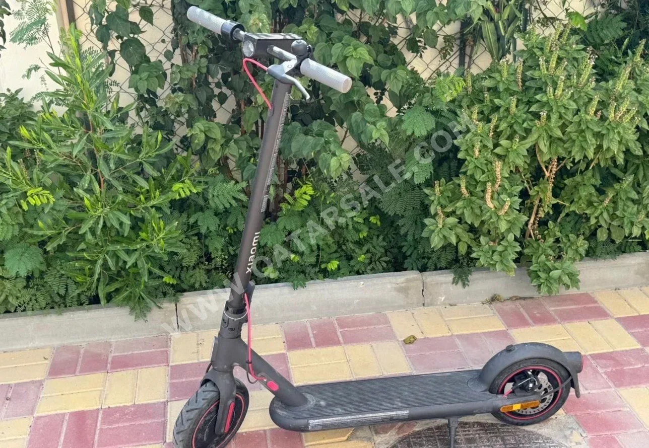 سكوترات سكوتر كهربائي  - أسود