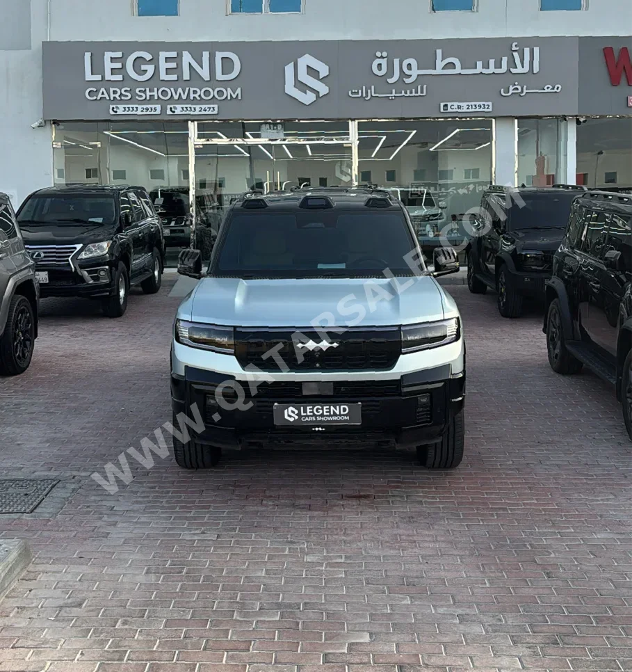 BYD  Leopard 8  Flagship  2025  Automatic  19,000 Km  4 Cylinder  Four Wheel Drive (4WD)  SUV  Silver  With Warranty