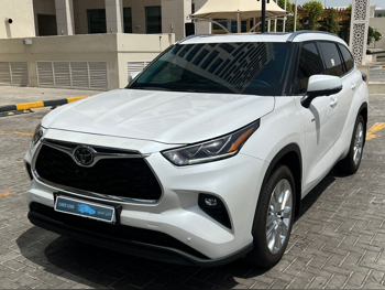 Toyota  Highlander  Limited  2025  Automatic  5,300 Km  4 Cylinder  All Wheel Drive (AWD)  SUV  Pearl  With Warranty